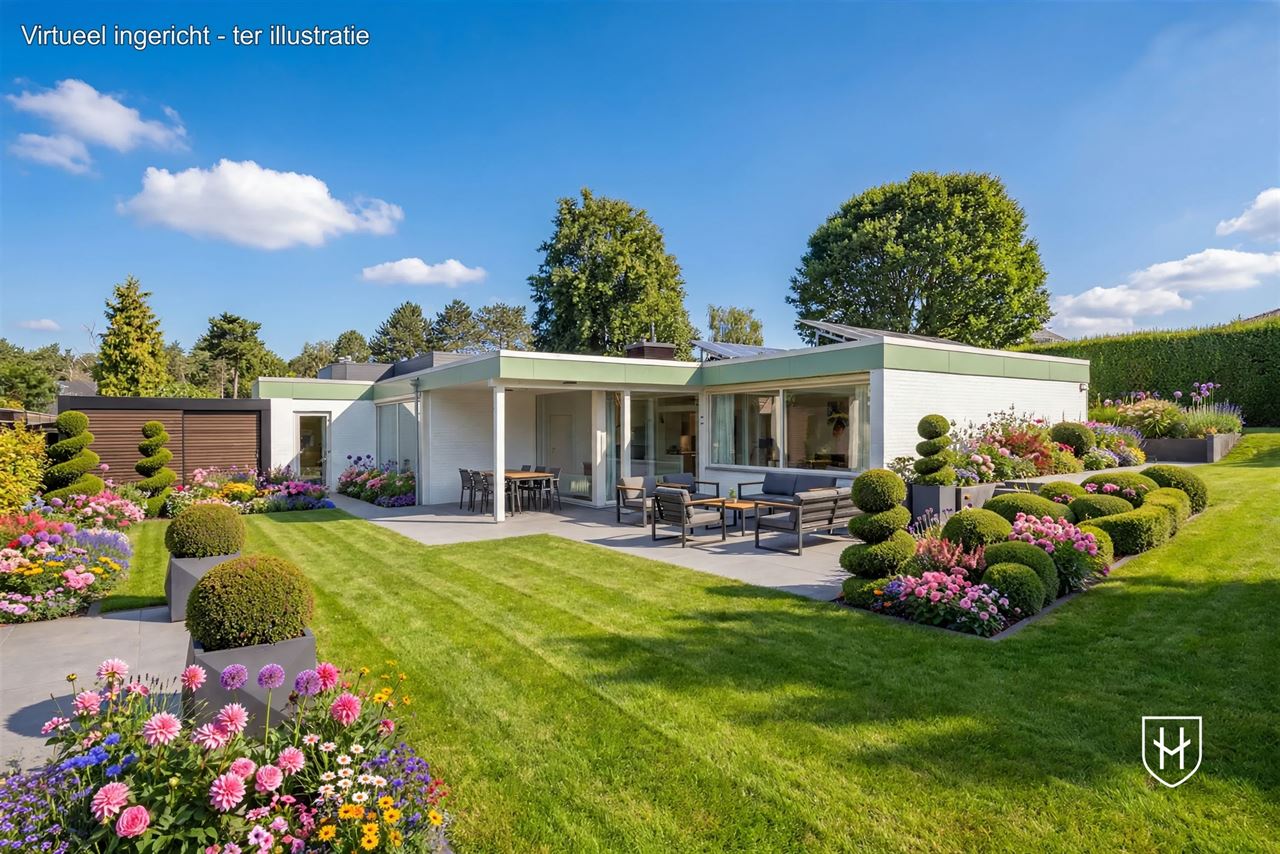 A charming modernist bungalow designed by architect Lode Vandenbroek, featuring 4 bedrooms, in a sought-after location in Lommel