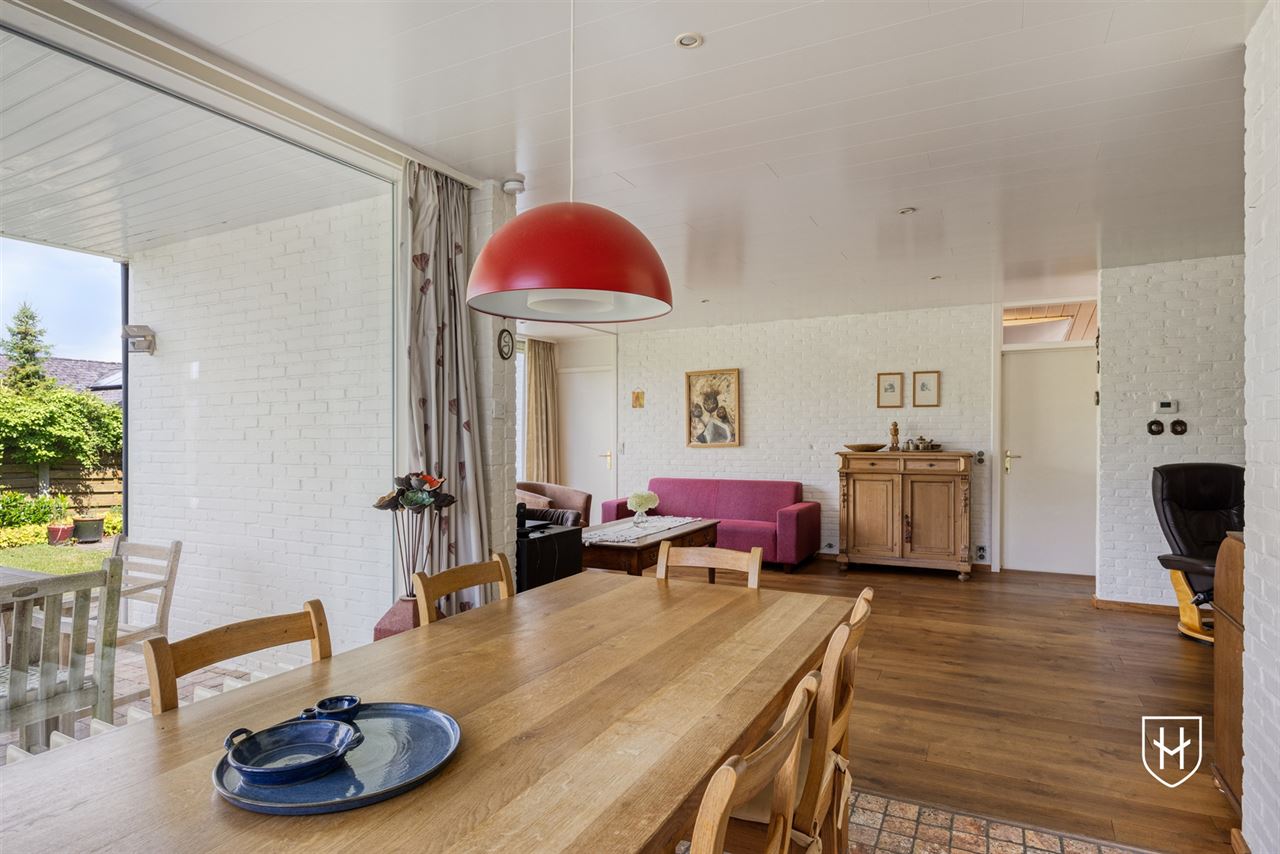 Karaktervolle modernistische bungalow van architect Lode Vandenbroek met 4 slaapkamers op een geliefde locatie te Lommel