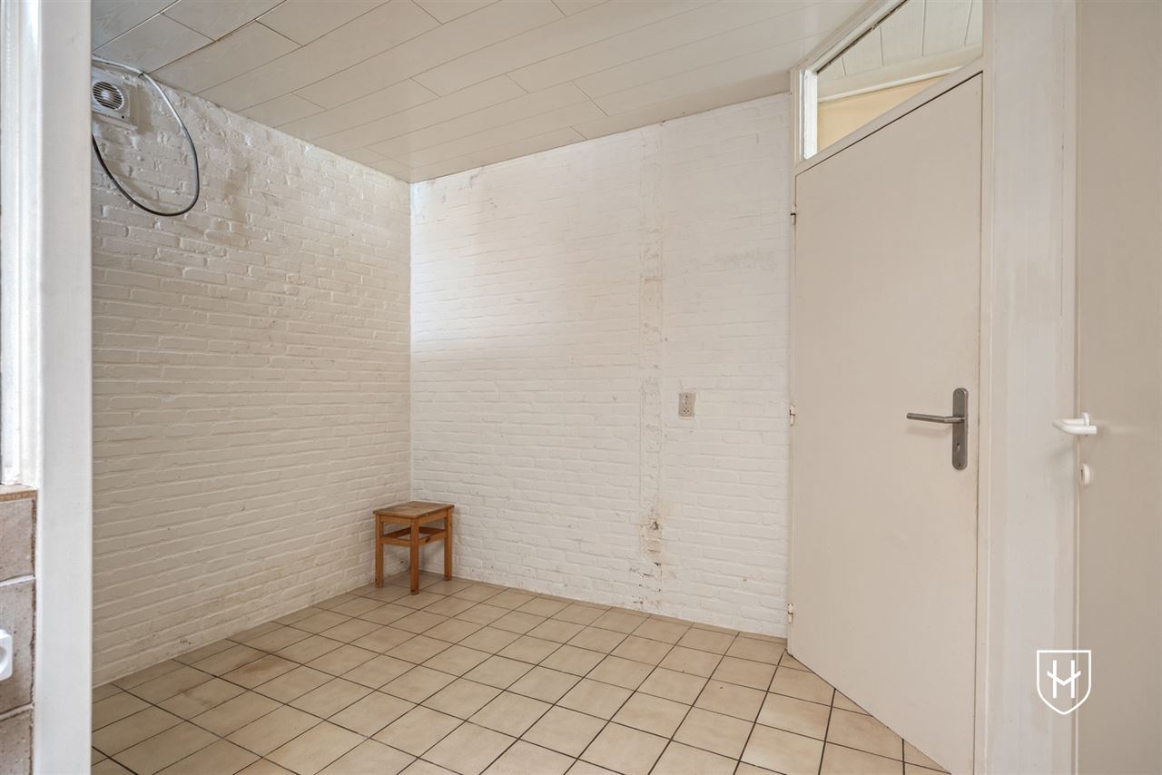 Karaktervolle modernistische bungalow van architect Lode Vandenbroek met 4 slaapkamers op een geliefde locatie te Lommel