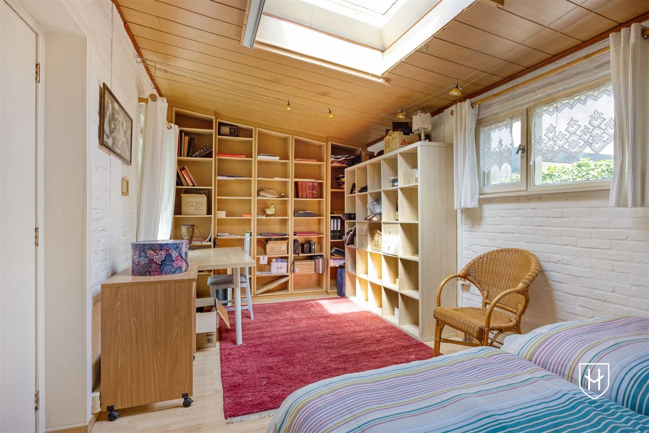 Karaktervolle modernistische bungalow van architect Lode Vandenbroek met 4 slaapkamers op een geliefde locatie te Lommel