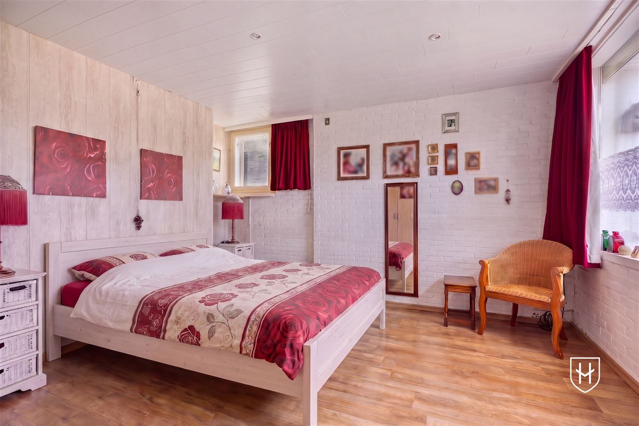 Karaktervolle modernistische bungalow van architect Lode Vandenbroek met 4 slaapkamers op een geliefde locatie te Lommel