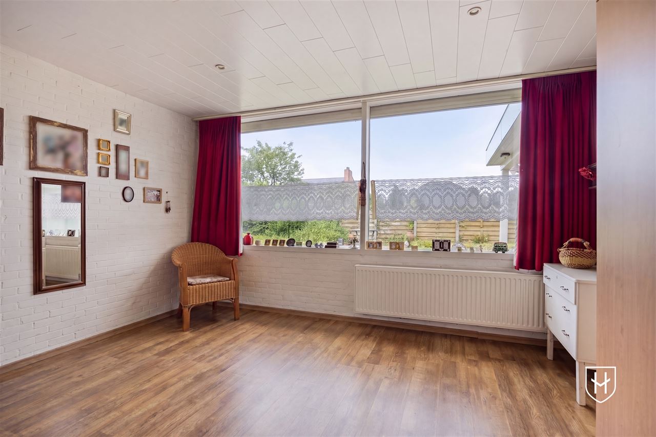 Karaktervolle modernistische bungalow van architect Lode Vandenbroek met 4 slaapkamers op een geliefde locatie te Lommel