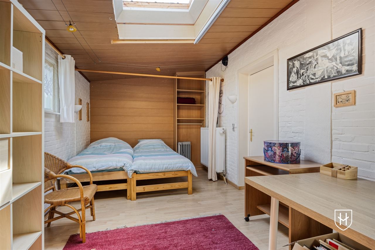 Karaktervolle modernistische bungalow van architect Lode Vandenbroek met 4 slaapkamers op een geliefde locatie te Lommel