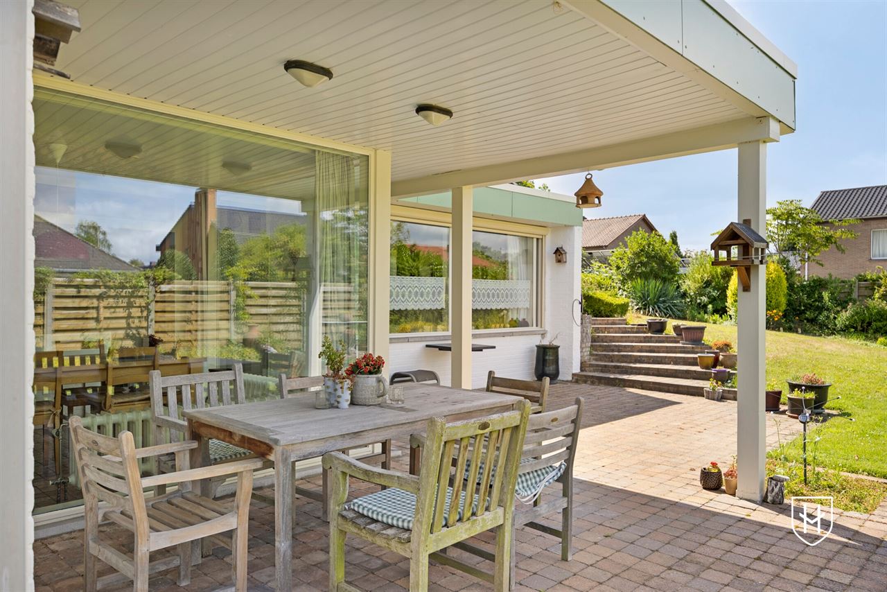 Karaktervolle modernistische bungalow van architect Lode Vandenbroek met 4 slaapkamers op een geliefde locatie te Lommel