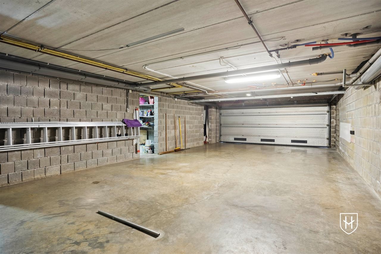 Stijlvol lichtrijk penthouse met 3 slaapkamers in een statige residentie met inpandige garage voor twee wagens