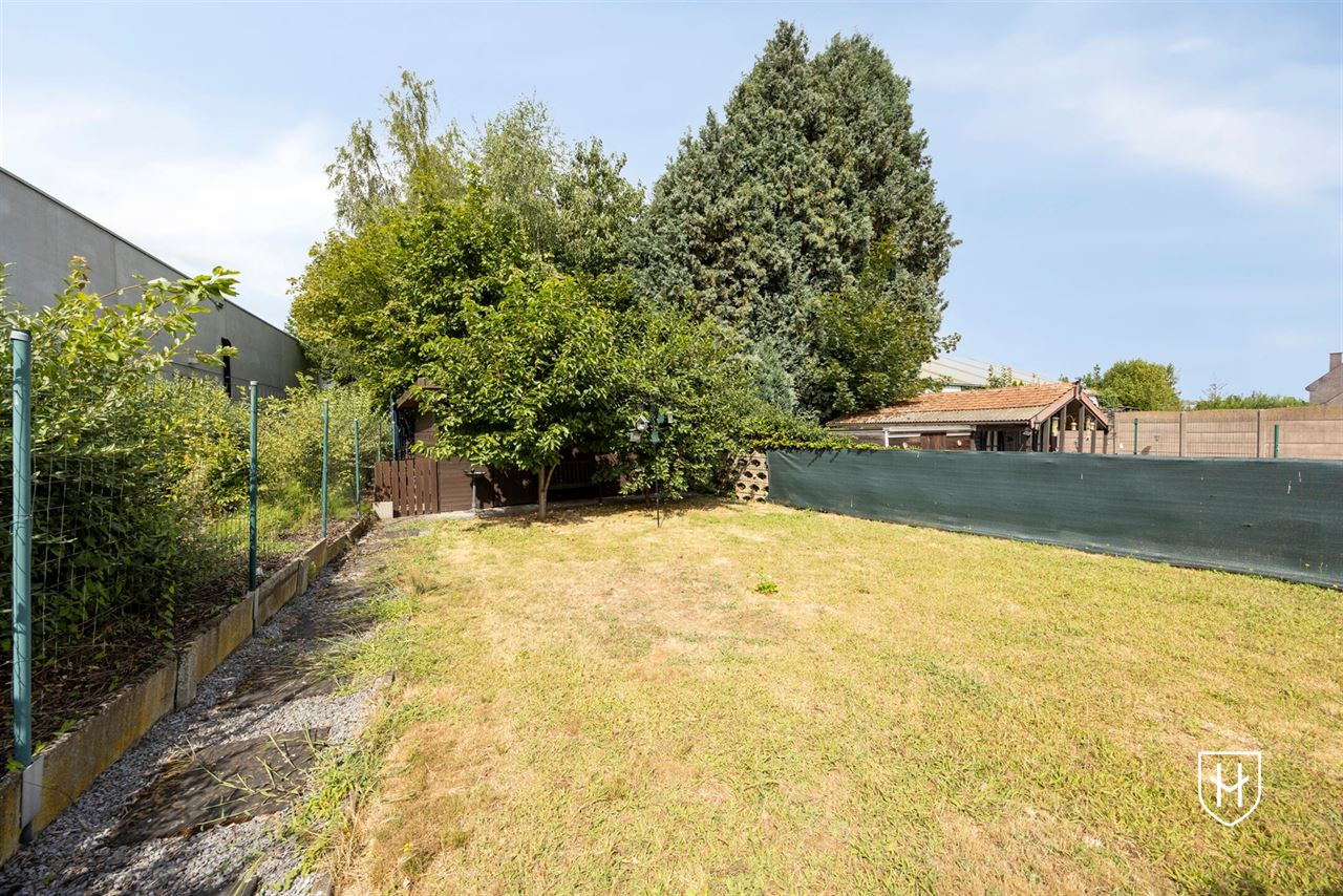 A modern, move-in-ready family home with a garage, carport, and sunny garden in the popular Lanaken-Rekem neighborhood