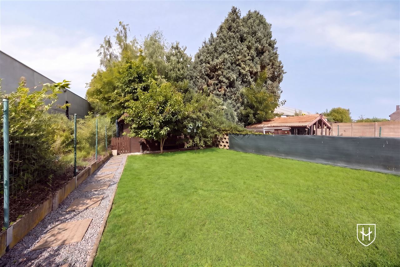 A modern, move-in-ready family home with a garage, carport, and sunny garden in the popular Lanaken-Rekem neighborhood