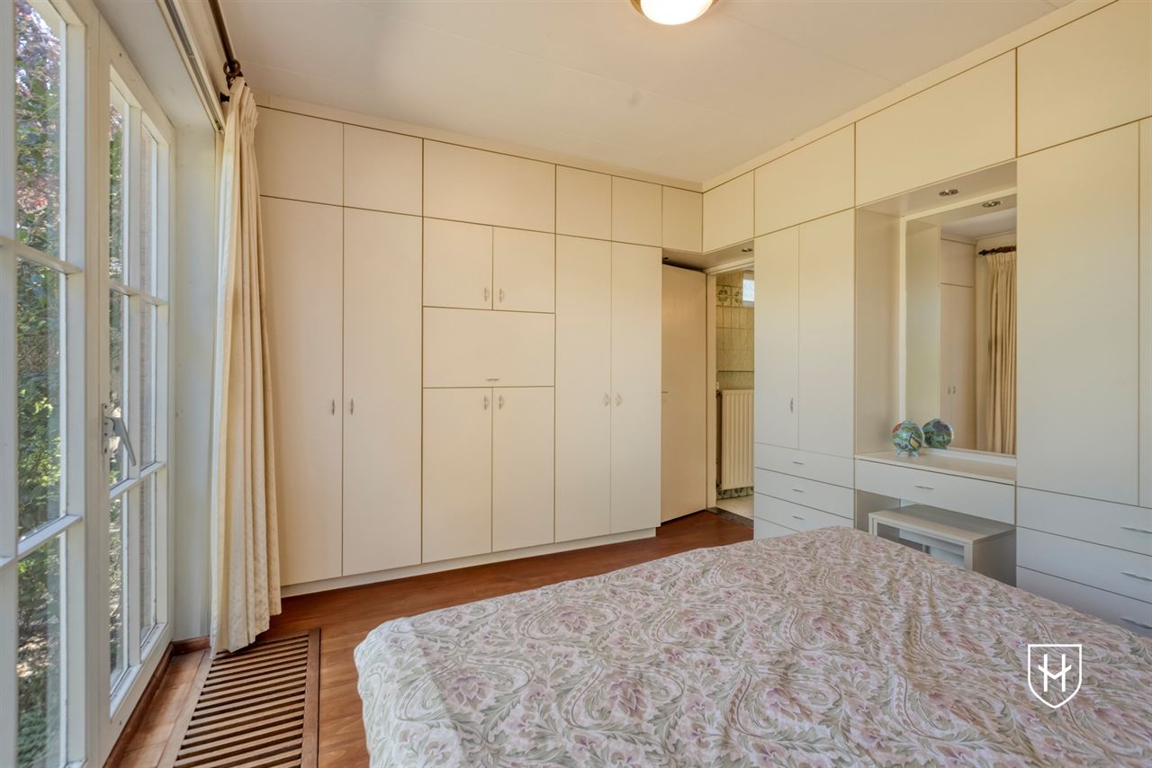 Spacious 4-bedroom bungalow on the edge of the woods in a sought-after prime location in the lush Zutendaal