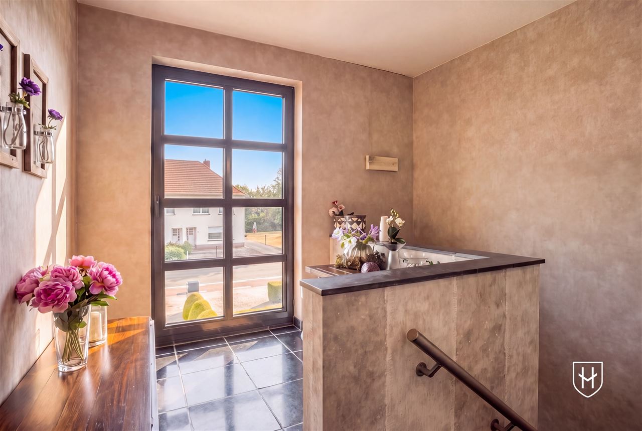Stijlvol lichtrijk penthouse met 3 slaapkamers in een statige residentie met inpandige garage voor twee wagens