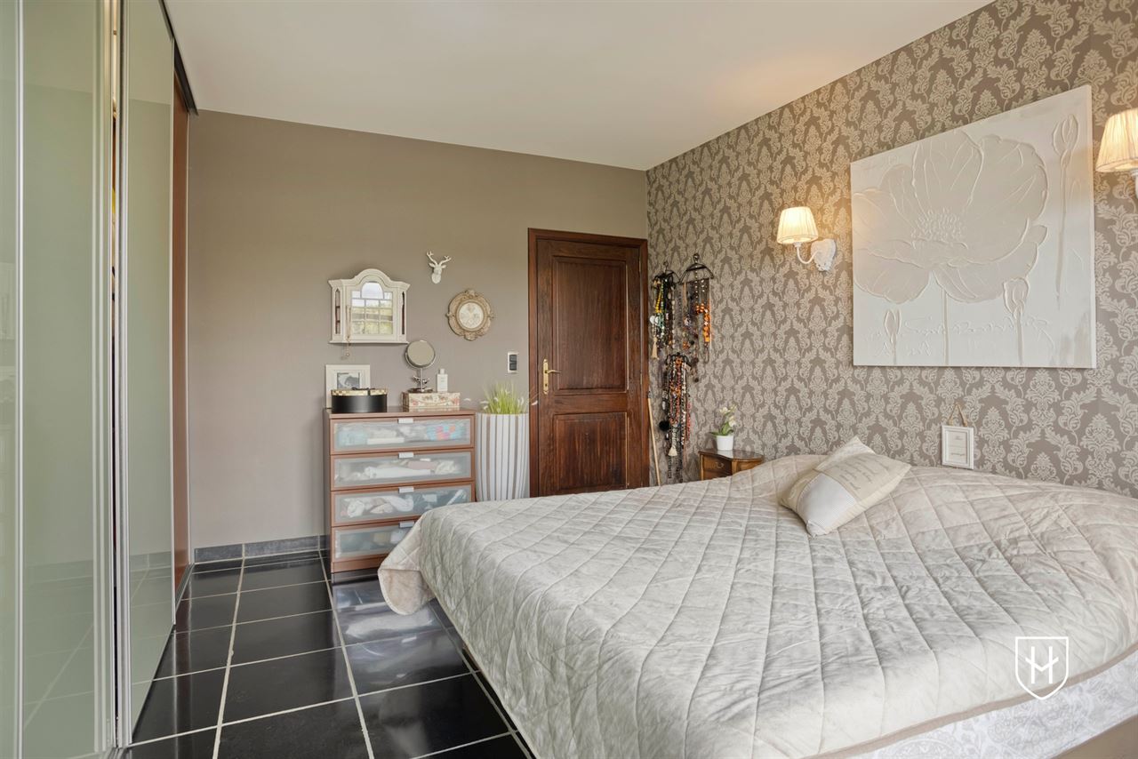Stijlvol lichtrijk penthouse met 3 slaapkamers in een statige residentie met inpandige garage voor twee wagens
