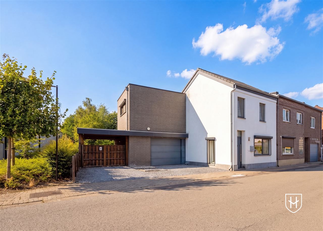 A modern, move-in-ready family home with a garage, carport, and sunny garden in the popular Lanaken-Rekem neighborhood