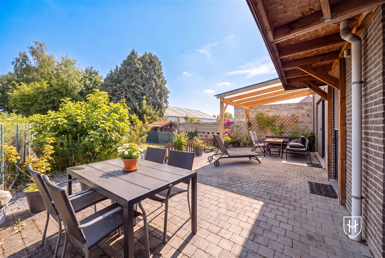 A modern, move-in-ready family home with a garage, carport, and sunny garden in the popular Lanaken-Rekem neighborhood