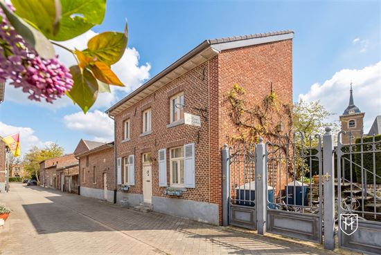 Bijzonder charmante woonbeleving bestaande uit twee woonentiteiten op een gegeerde locatie in het centrum van Oud-Rekem