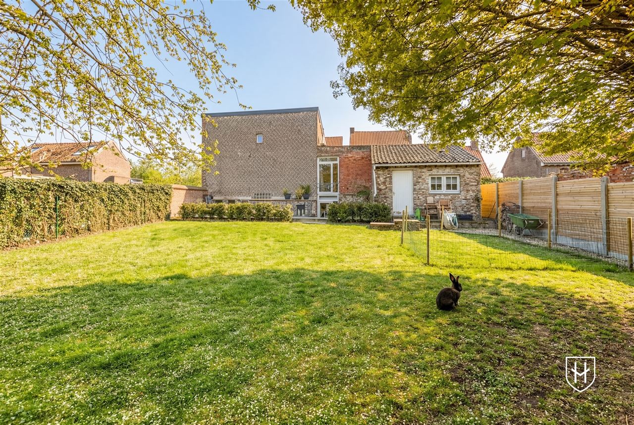 Bijzonder charmante woonbeleving bestaande uit twee woonentiteiten op een gegeerde locatie in het centrum van Oud-Rekem