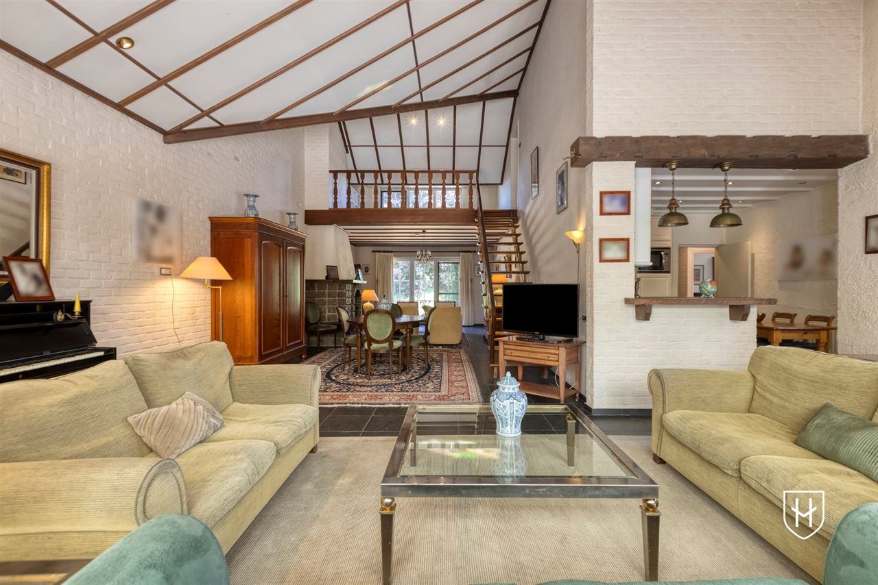 Spacious 4-bedroom bungalow on the edge of the woods in a sought-after prime location in the lush Zutendaal