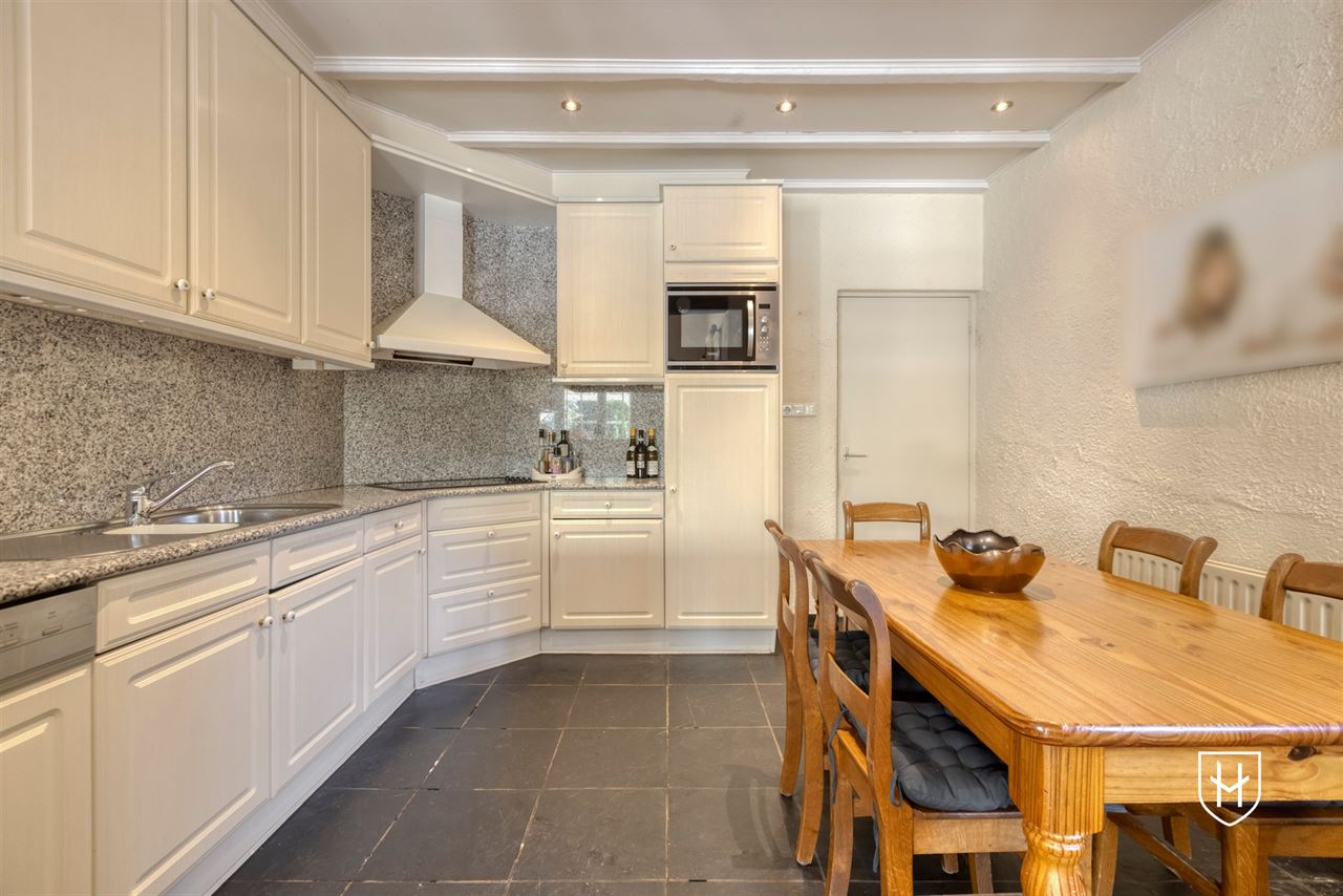 Spacious 4-bedroom bungalow on the edge of the woods in a sought-after prime location in the lush Zutendaal