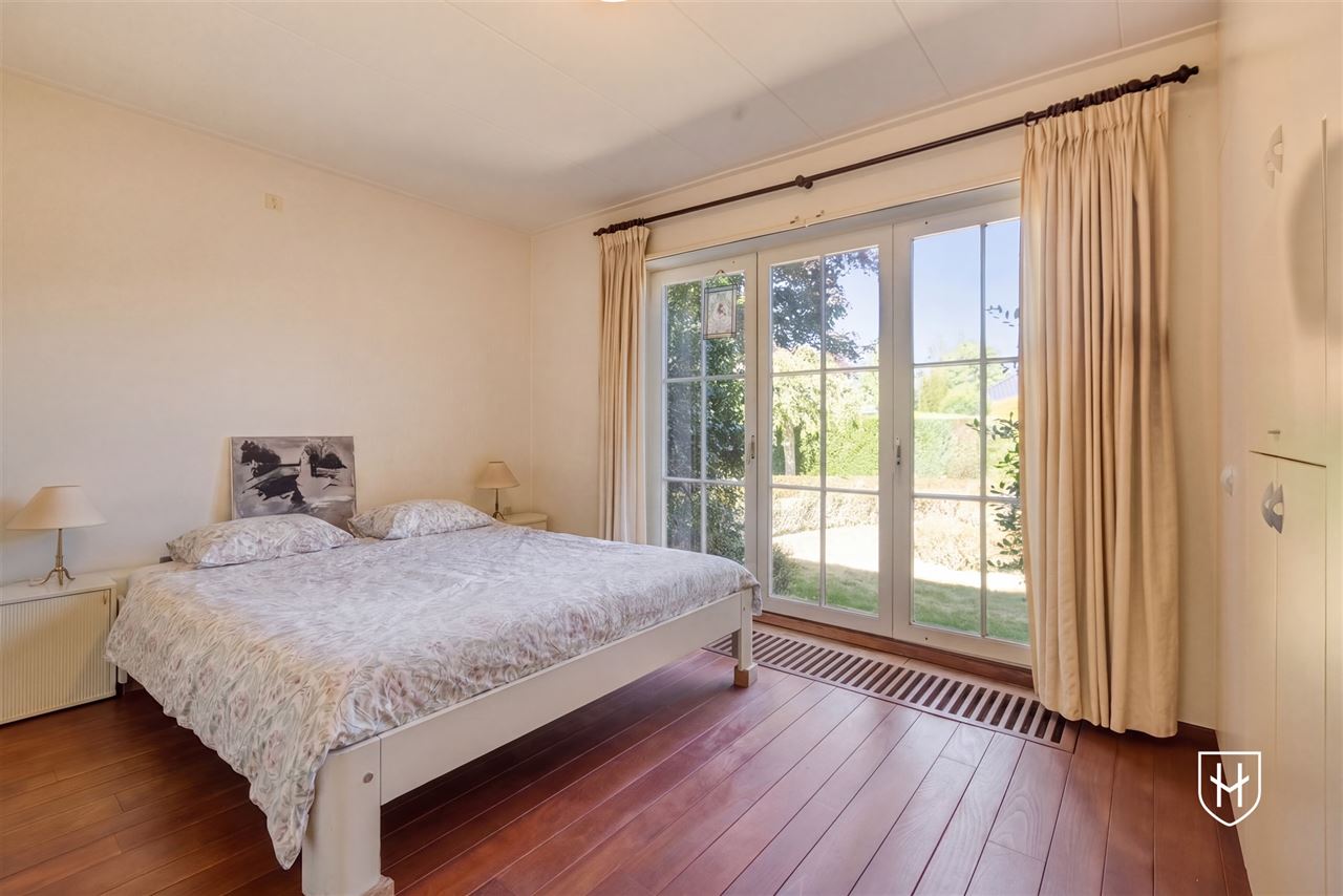 Spacious 4-bedroom bungalow on the edge of the woods in a sought-after prime location in the lush Zutendaal