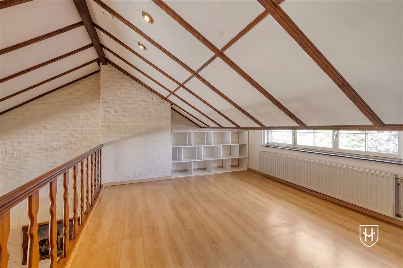 Spacious 4-bedroom bungalow on the edge of the woods in a sought-after prime location in the lush Zutendaal