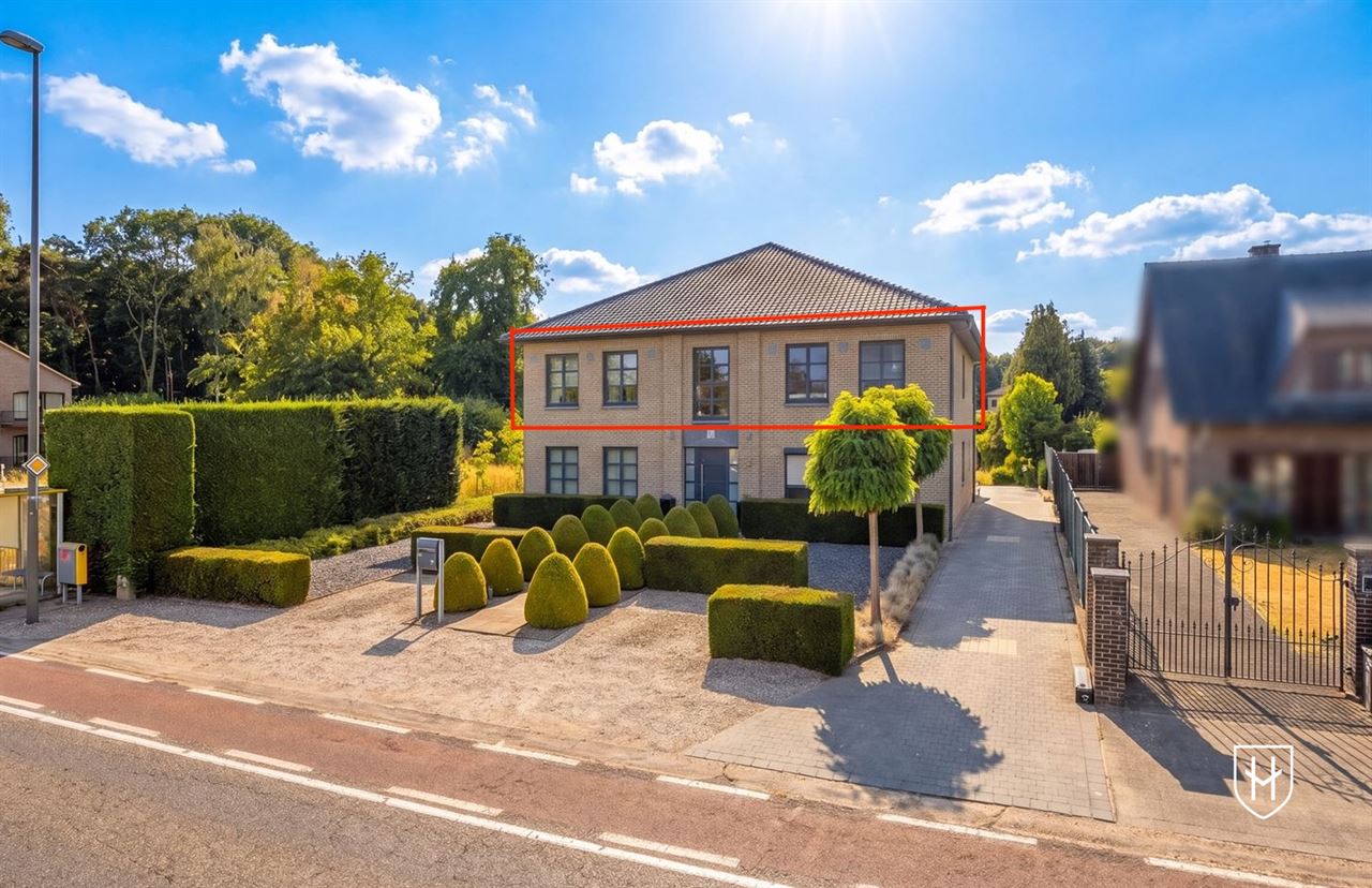 Stijlvol lichtrijk penthouse met 3 slaapkamers in een statige residentie met inpandige garage voor twee wagens