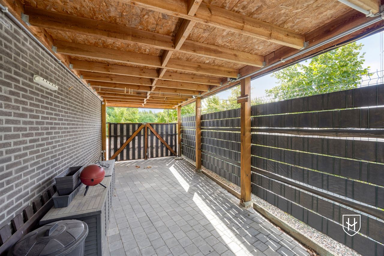 A modern, move-in-ready family home with a garage, carport, and sunny garden in the popular Lanaken-Rekem neighborhood