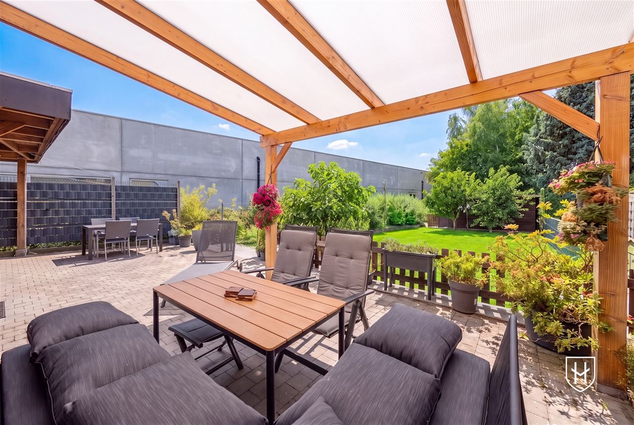 A modern, move-in-ready family home with a garage, carport, and sunny garden in the popular Lanaken-Rekem neighborhood