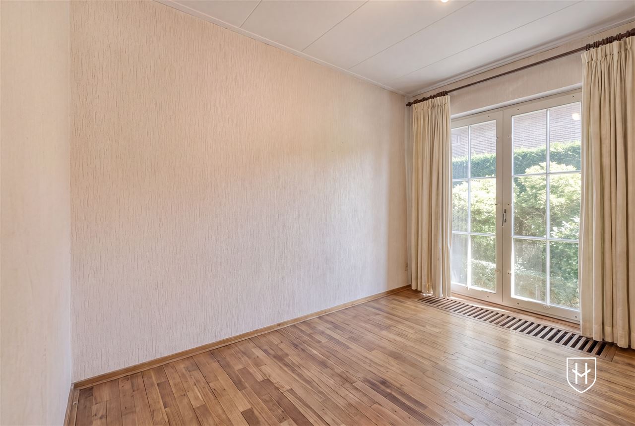 Spacious 4-bedroom bungalow on the edge of the woods in a sought-after prime location in the lush Zutendaal