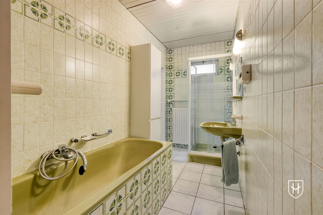 Spacious 4-bedroom bungalow on the edge of the woods in a sought-after prime location in the lush Zutendaal