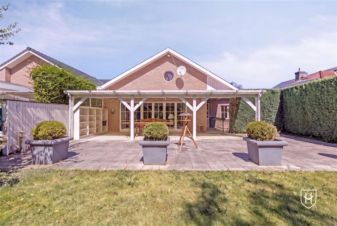 Spacious 4-bedroom bungalow on the edge of the woods in a sought-after prime location in the lush Zutendaal