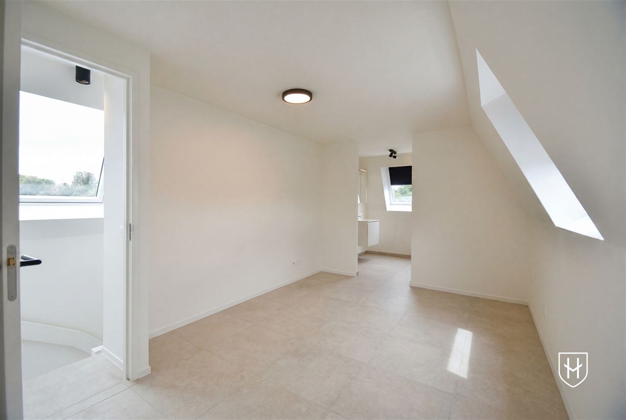 Luxe appartement met zonnepanelen, 3 slaapkamers en 2 badkamers, met eigen tuintje en terras, te Lanaken-Veldwezelt