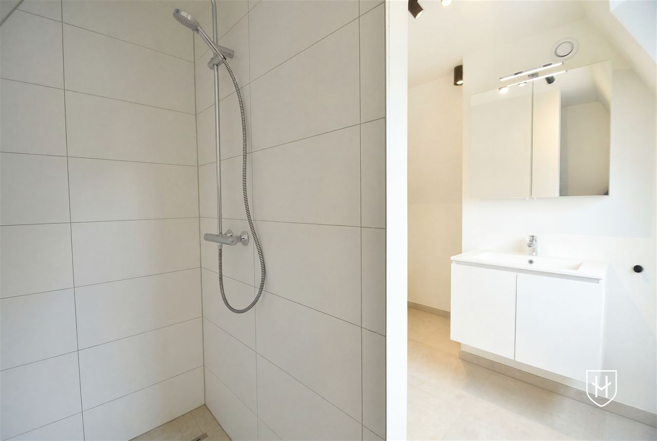 Luxe appartement met zonnepanelen, 3 slaapkamers en 2 badkamers, met eigen tuintje en terras, te Lanaken-Veldwezelt