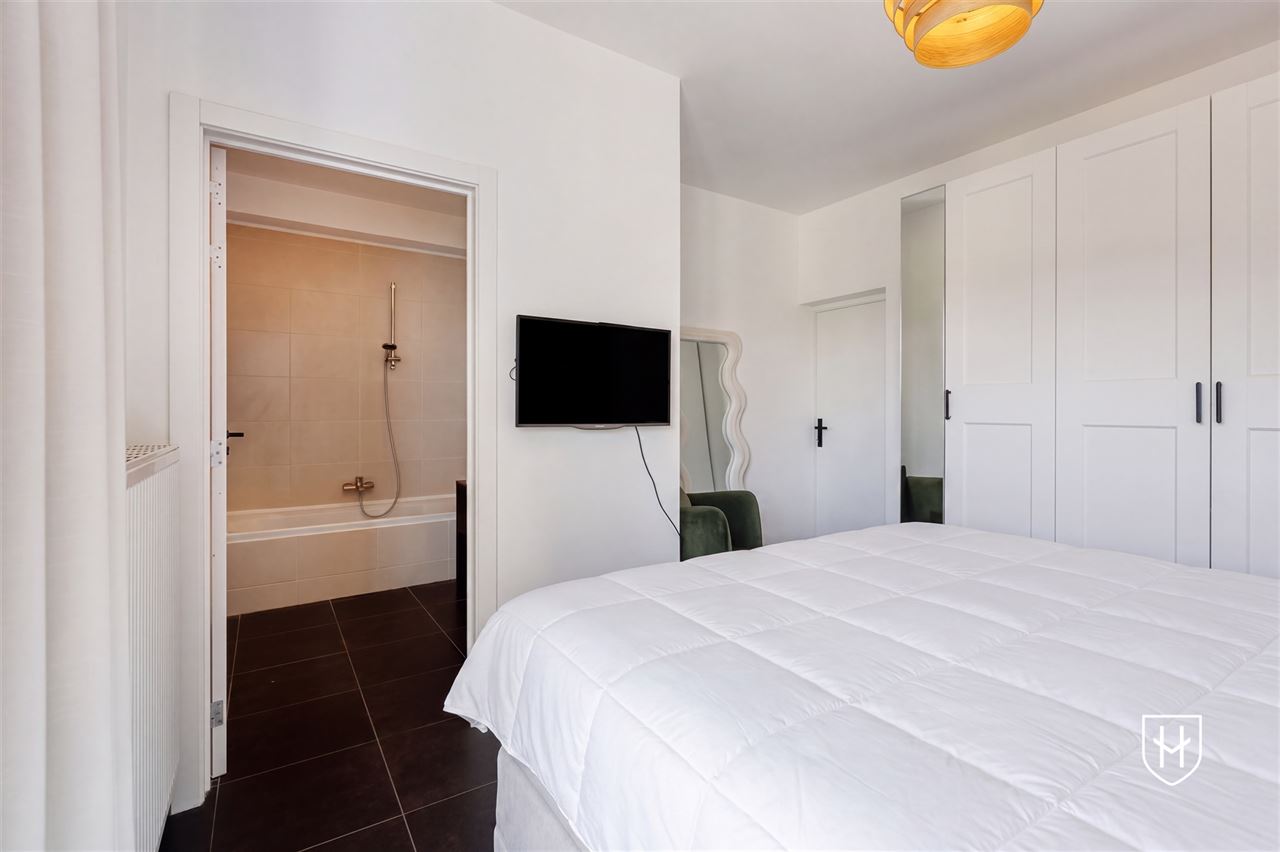Instapklaar appartement met 2 slaapkamers, 2 badkamers en een grote garage, pal in het centrum van Lanaken