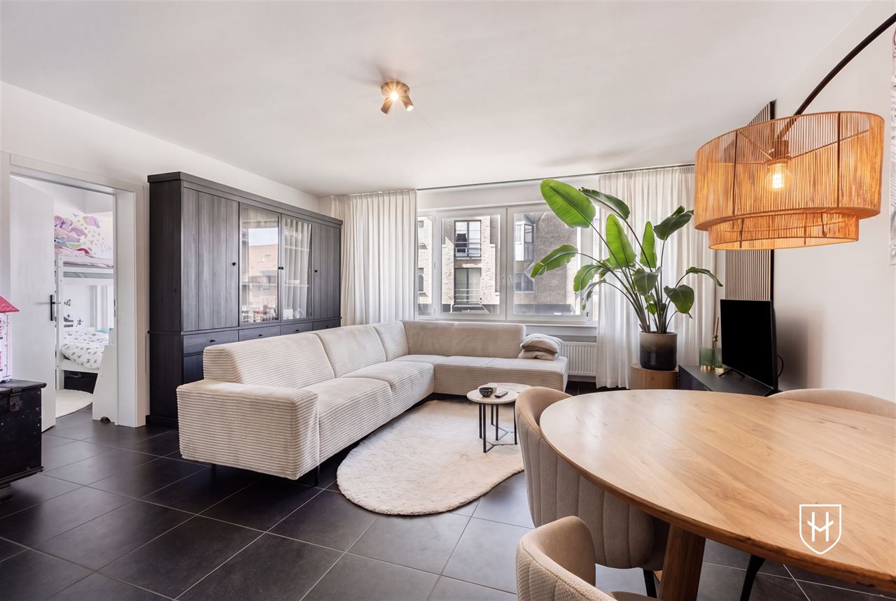 Instapklaar appartement met 2 slaapkamers, 2 badkamers en een grote garage, pal in het centrum van Lanaken