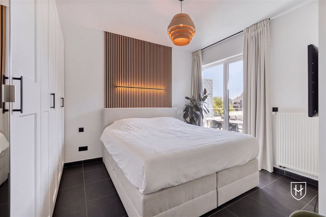 Instapklaar appartement met 2 slaapkamers, 2 badkamers en een grote garage, pal in het centrum van Lanaken