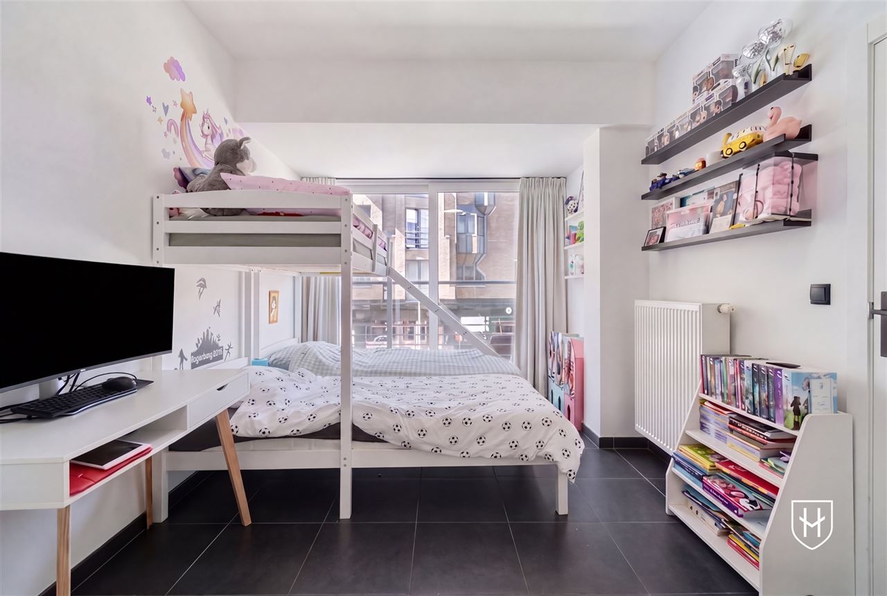 Instapklaar appartement met 2 slaapkamers, 2 badkamers en een grote garage, pal in het centrum van Lanaken