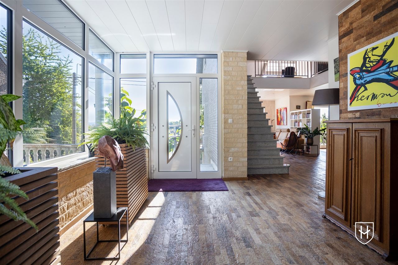 Spacious 3-bedroom duplex penthouse with two bathrooms, ample parking, and a beautiful indoor pool just a stone's throw from Maastricht