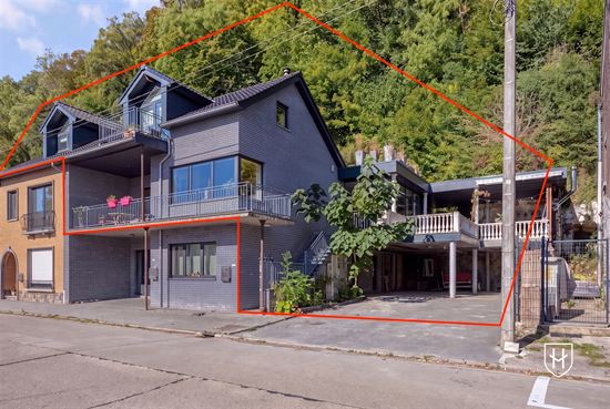 Riant duplex penthouse met 3 slaapkamers en twee badkamers, ruime parkeermogelijkheden en een fraai overdekt zwembad op een boogscheut van Maastricht