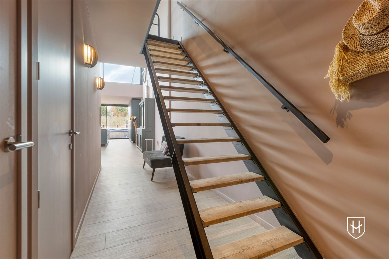 Architecturale loftwoning met hotel-chique interieur en vrij uitzicht op een uitstekende locatie aan de groene rand van Dilsen-Stokkem