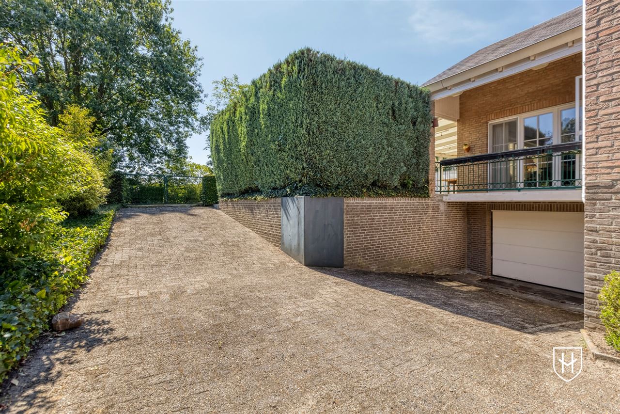 Spacious 4-bedroom bungalow on the edge of the woods in a sought-after prime location in the lush Zutendaal