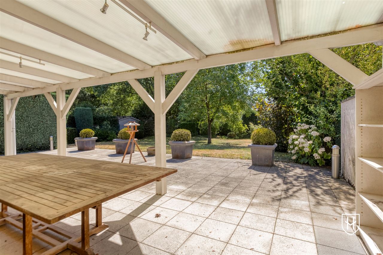 Spacious 4-bedroom bungalow on the edge of the woods in a sought-after prime location in the lush Zutendaal