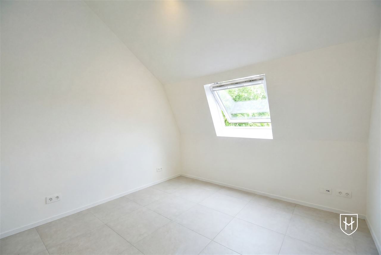 Luxe appartement met zonnepanelen, 3 slaapkamers en 2 badkamers, met eigen tuintje en terras, te Lanaken-Veldwezelt
