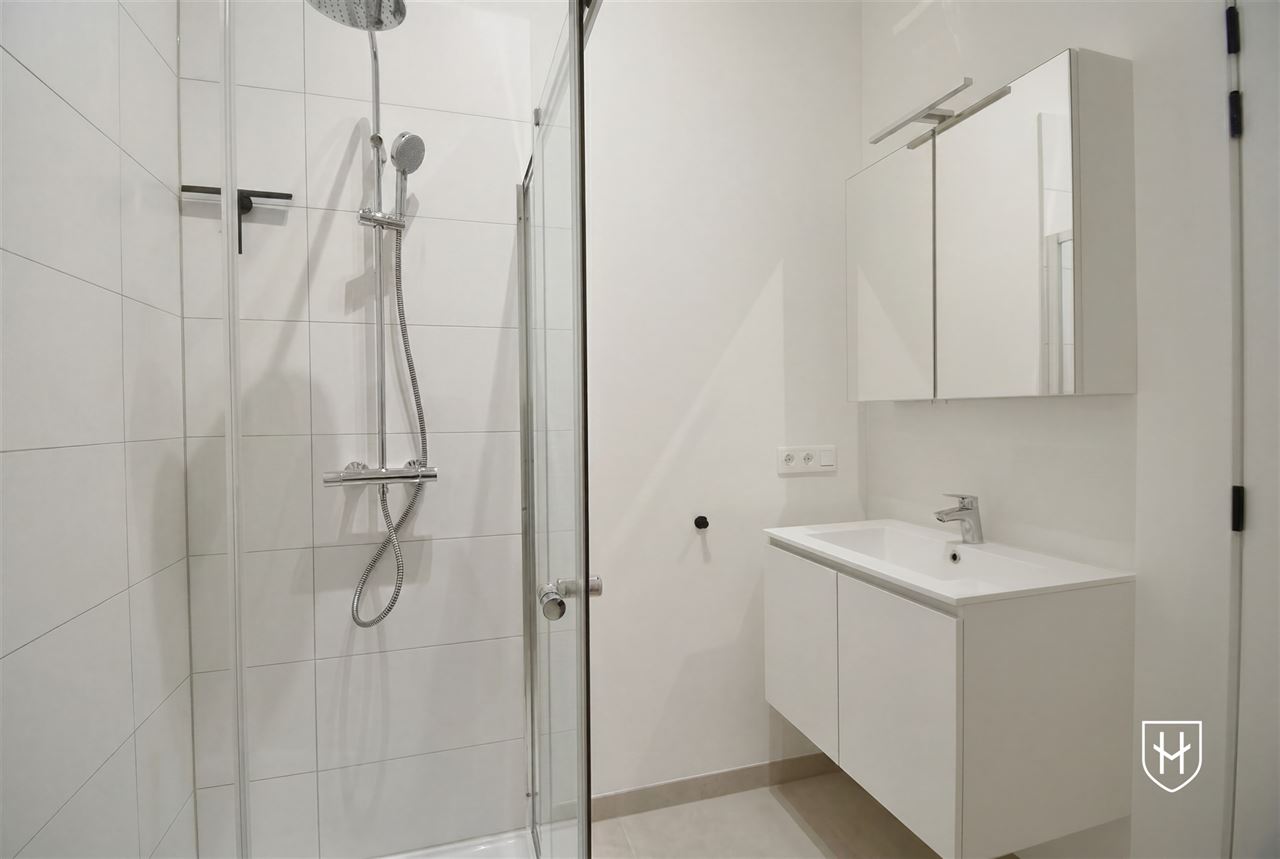 Luxe appartement met zonnepanelen, 3 slaapkamers en 2 badkamers, met eigen tuintje en terras, te Lanaken-Veldwezelt
