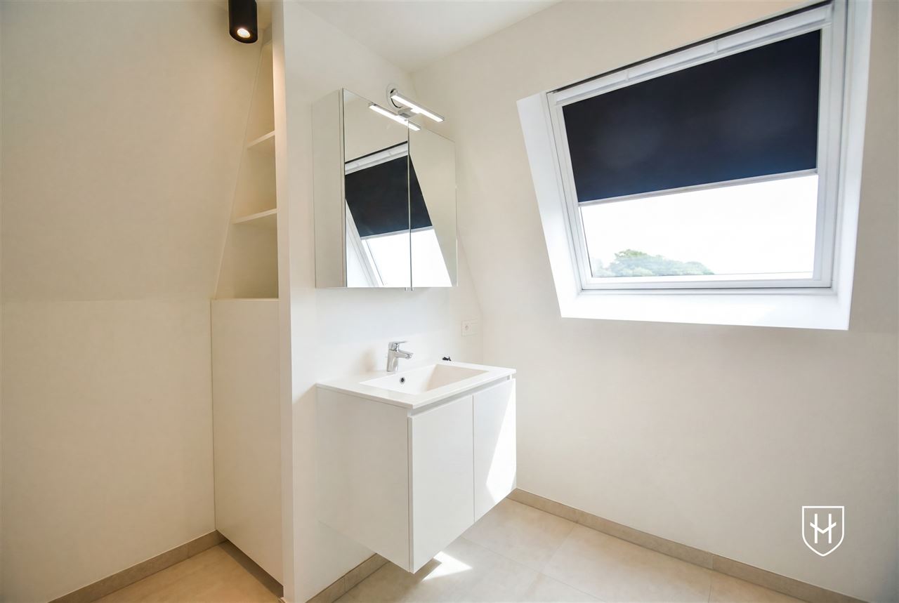 Luxe appartement met zonnepanelen, 3 slaapkamers en 2 badkamers, met eigen tuintje en terras, te Lanaken-Veldwezelt