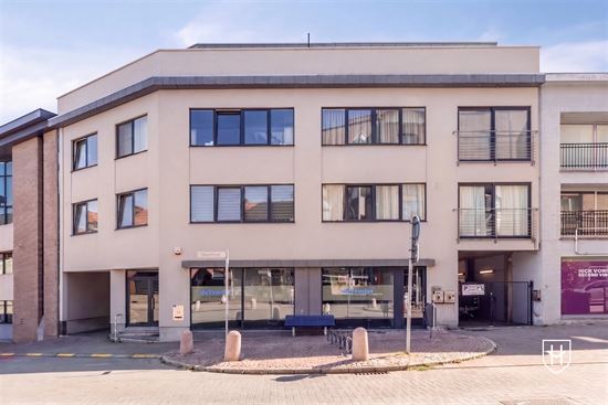 Instapklaar appartement met 2 slaapkamers, 2 badkamers en een grote garage, pal in het centrum van Lanaken