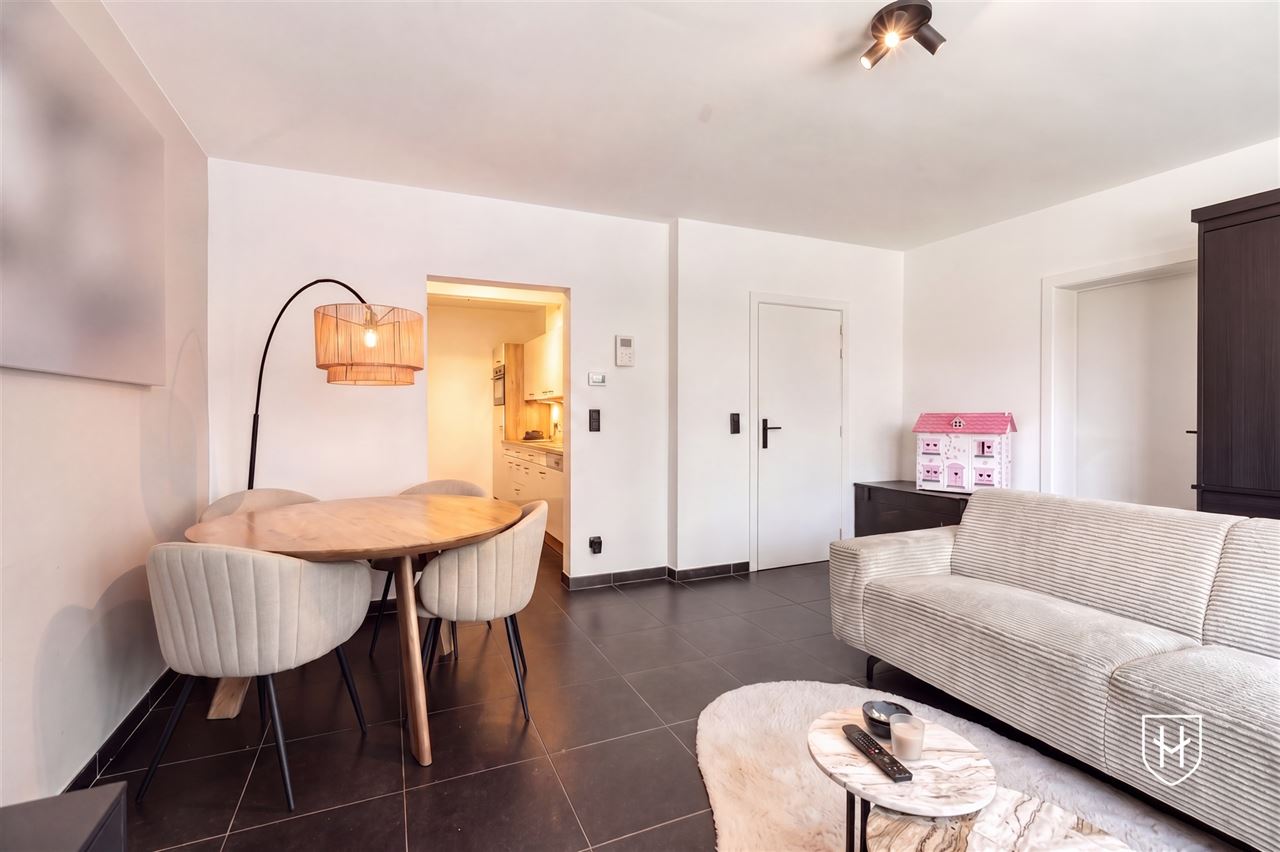 Instapklaar appartement met 2 slaapkamers, 2 badkamers en een grote garage, pal in het centrum van Lanaken