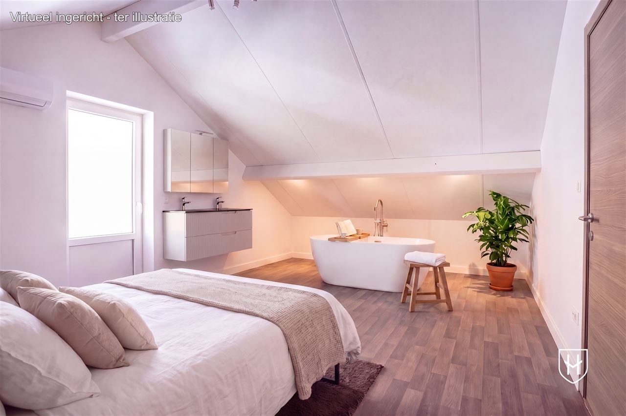 Riant duplex penthouse met 3 slaapkamers en twee badkamers, ruime parkeermogelijkheden en een fraai overdekt zwembad op een boogscheut van Maastricht