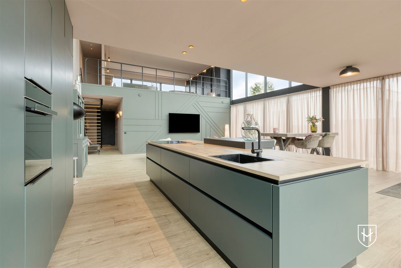 Architecturale loftwoning met hotel-chique interieur en vrij uitzicht op een uitstekende locatie aan de groene rand van Dilsen-Stokkem