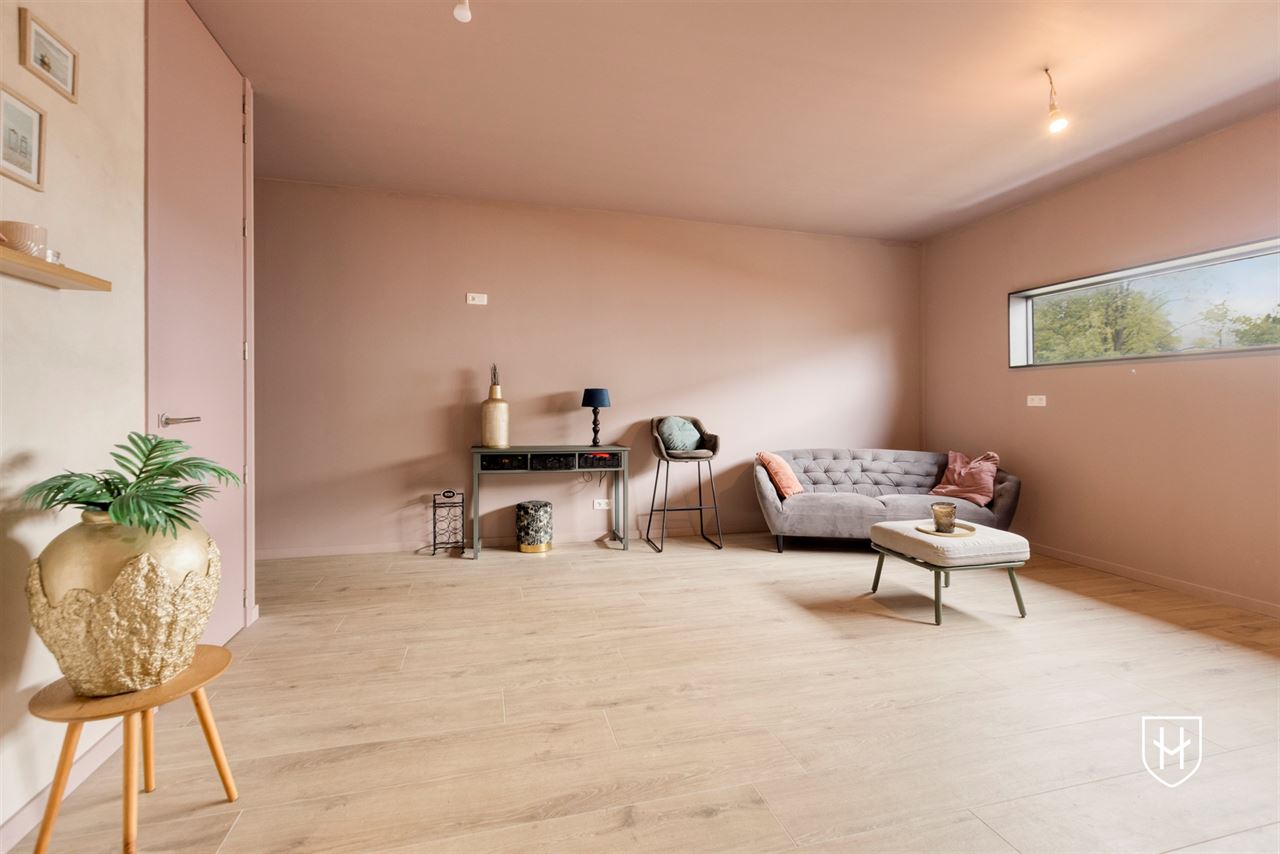 Architecturale loftwoning met hotel-chique interieur en vrij uitzicht op een uitstekende locatie aan de groene rand van Dilsen-Stokkem