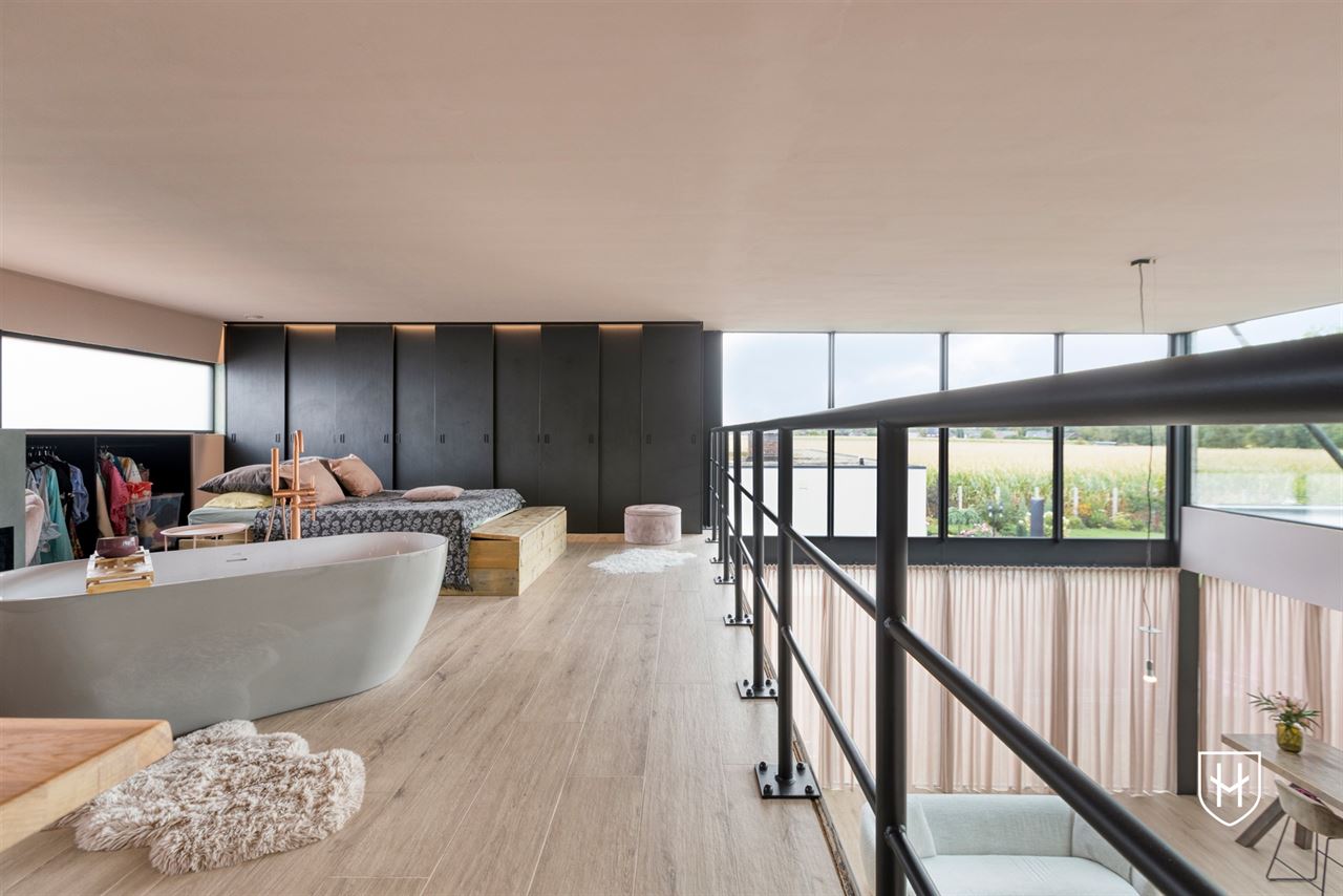 Architecturale loftwoning met hotel-chique interieur en vrij uitzicht op een uitstekende locatie aan de groene rand van Dilsen-Stokkem