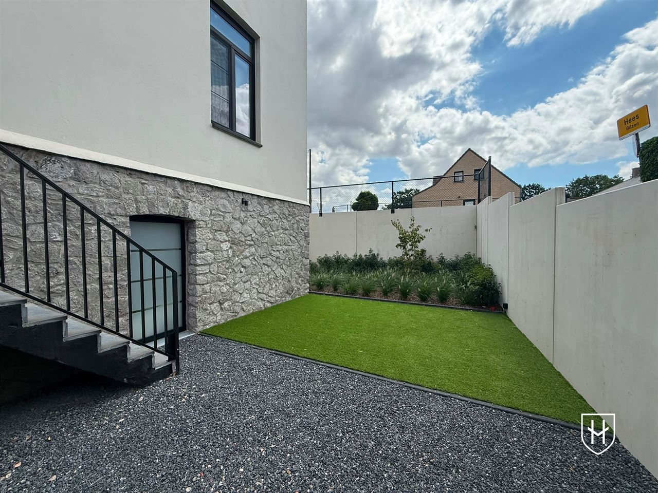 Luxe appartement met zonnepanelen, 3 slaapkamers en 2 badkamers, met eigen tuintje en terras, te Lanaken-Veldwezelt