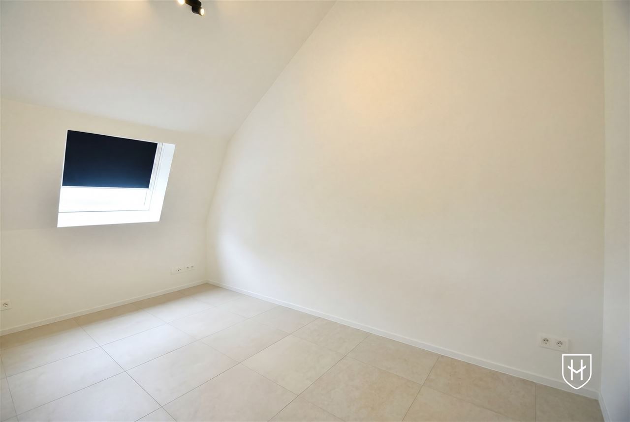 Luxe appartement met zonnepanelen, 3 slaapkamers en 2 badkamers, met eigen tuintje en terras, te Lanaken-Veldwezelt
